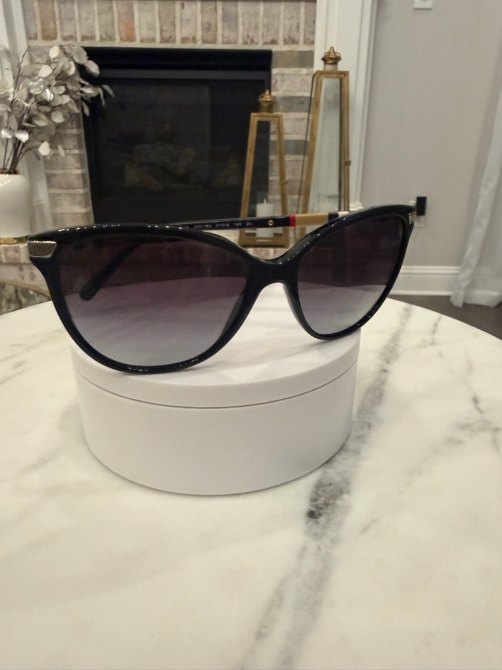 Burberry Black Cat-Eye Sunglasses with Gradient Lenses